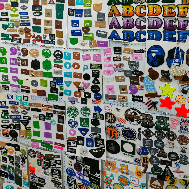 滴塑pvc软胶章橡胶箱包鞋帽衣服用标签熨烫车缝3D立体logo硅胶标