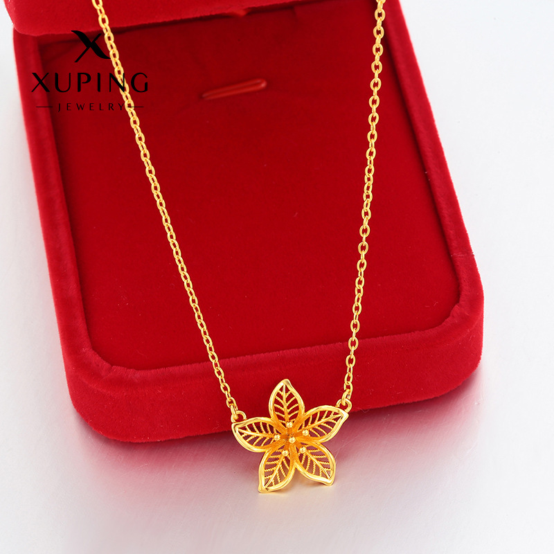 Joyería Xuping imitación de flores de oro collar ligero de lujo nicho simple diseño hueco joyería regalo del día de la madre al por mayor
