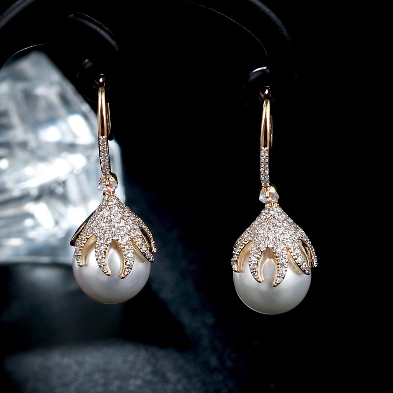 Long retro elegant hypoallergenic earrings from pearl