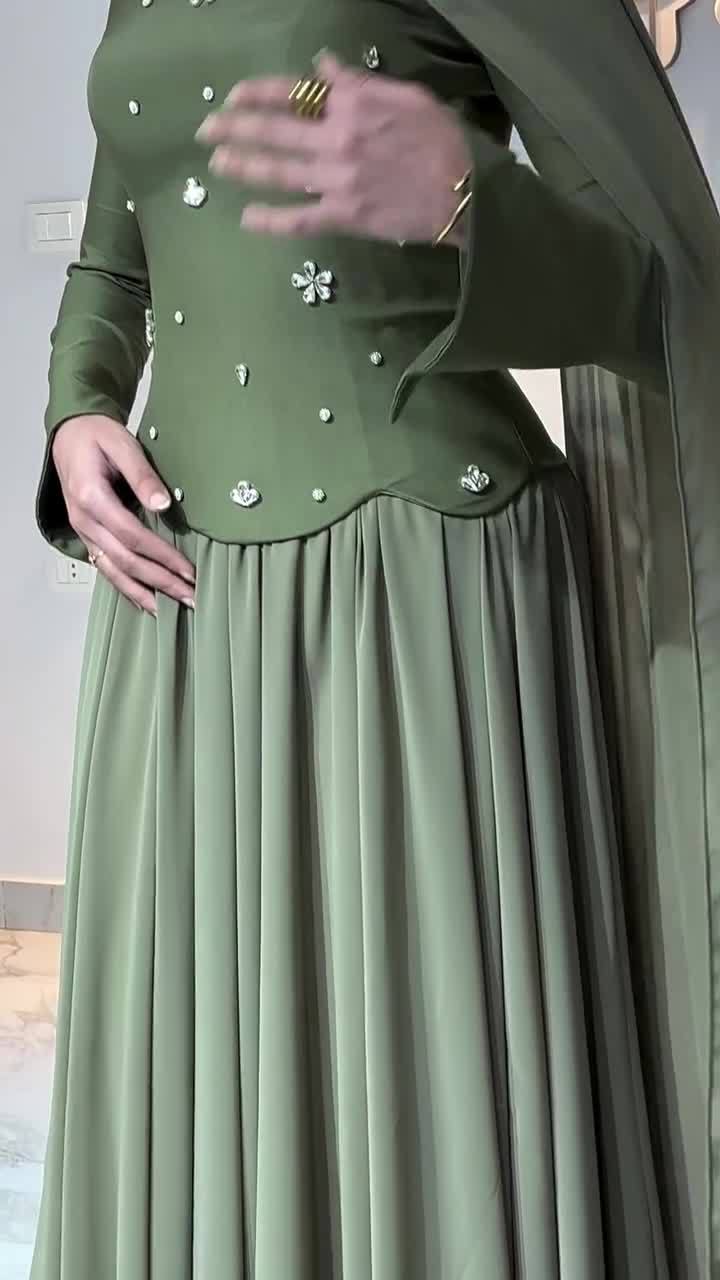 « Robe élégante à manches longues et coupe ajustée ornée de strass pour femme - Robe de soirée moulante extensible avec détails scintillants (Vert, S-XXL) »_voghion.com