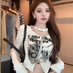 アルファベットのプリントのファスナーの長袖のtシャツの女性の春の新型のデザイン感の小さい大衆の修身はやせている短いカーディガンの上着を現します。