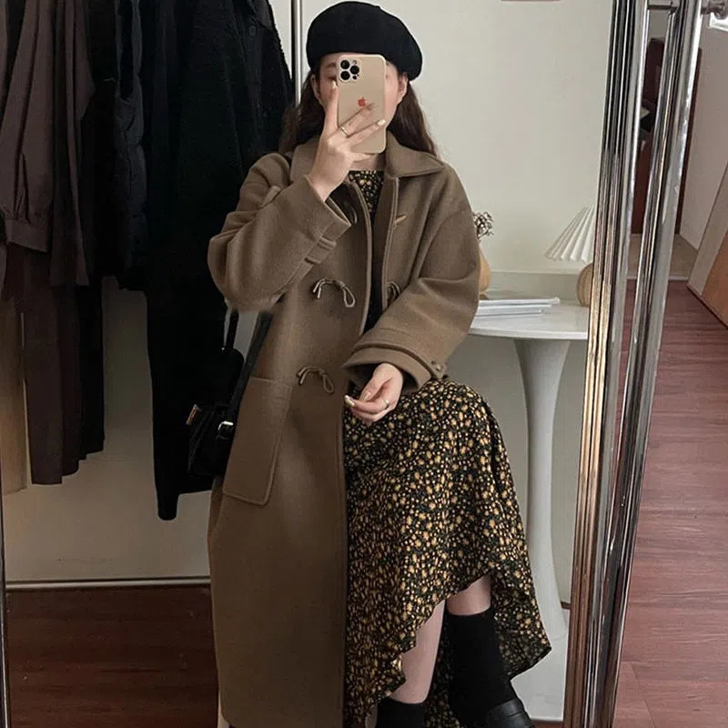 Demi-season fashionable long woolen coat