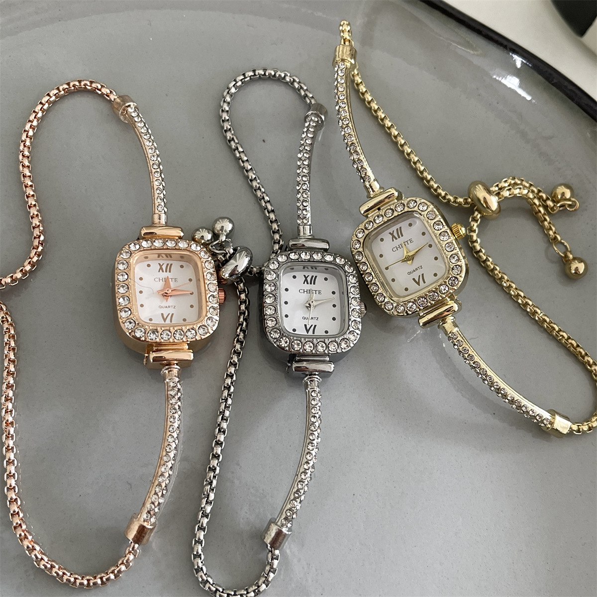 Classic Style Commute Solid Color Jewelry Buckle Quartz Watch display picture 1