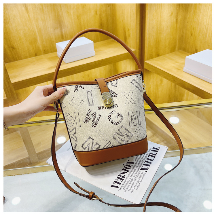 Borsa a tracolla monospalla classica versatile di vendita calda da donna 2023 con lettera stampata nuova_voghion.com
