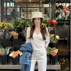 春夏の新スタイルの優しくて怠惰なスタイルのVネック日焼け止めブラウス、薄くてゆったりとしたデザイン、女性用の多用途なニッチニットトップス