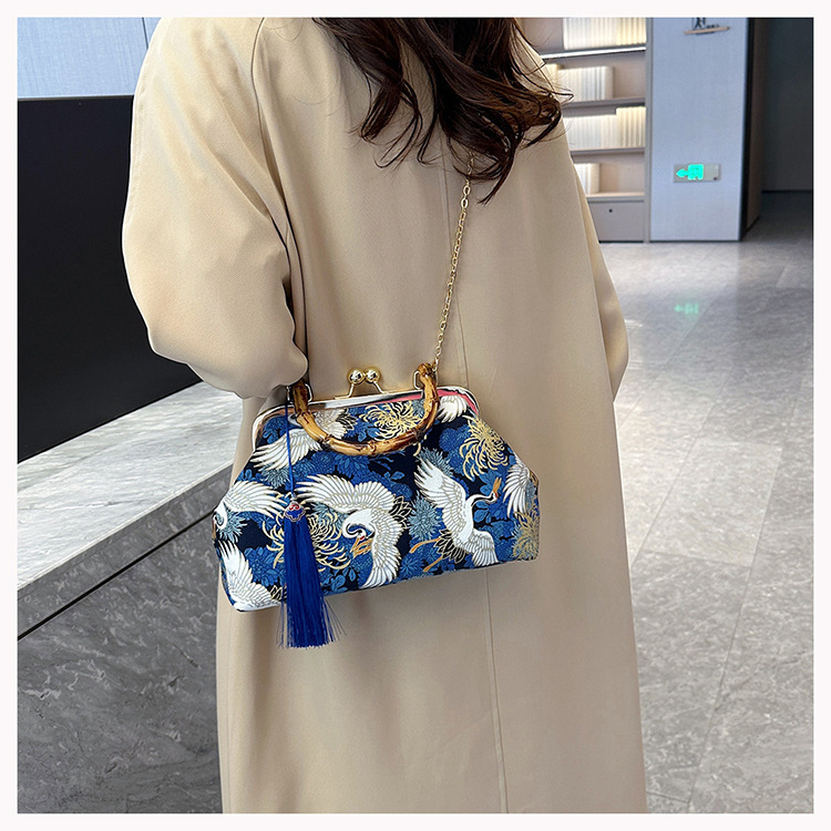 2023 neue grenzüberschreitende Nischenclip-Schnalle, High-End-Dinner im ethnischen Stil, Modekette, eine Schulter, Umhängetasche für Damen_voghion.com