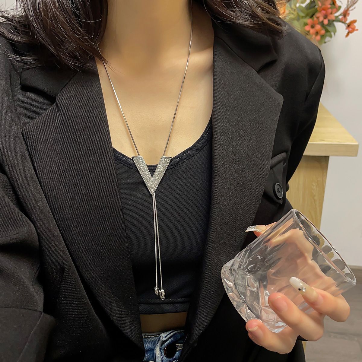 Estilo coreano Otoño e Invierno gran cadena de suéter femenino en forma de V de alto grado versátil calle hip hop elegante cadena de suéter de Cercanías de moda de las mujeres