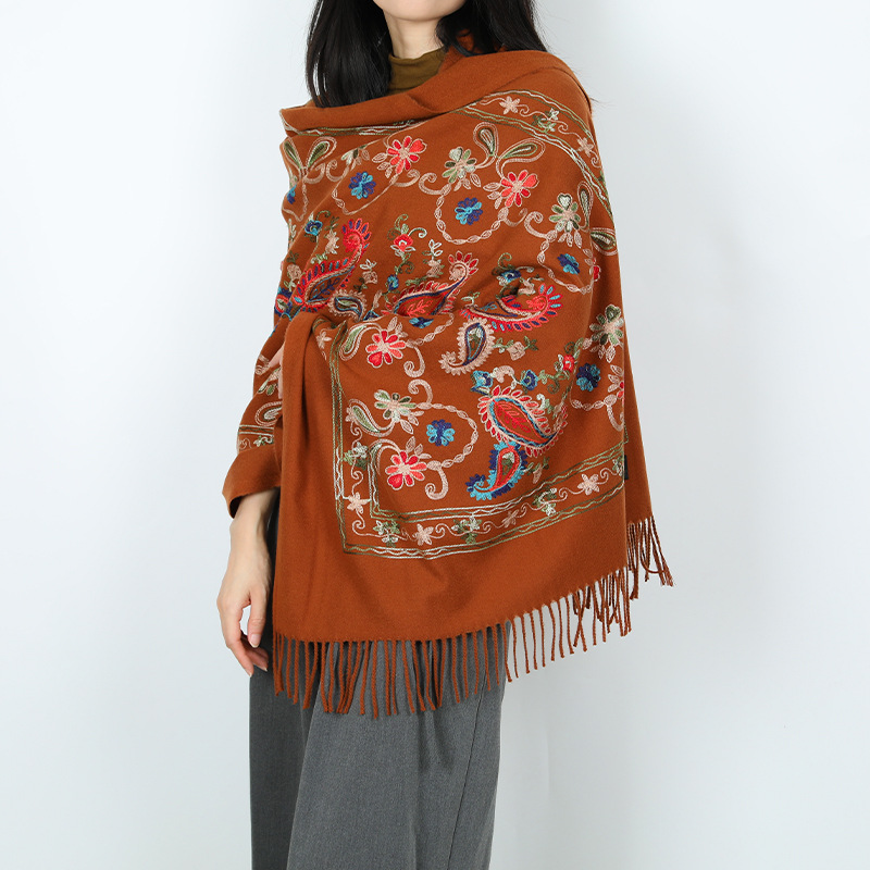 Natural fresco estilo nacional bufandas de flores de moda de mujer gran chal turismo vestir con bordas gruesas y cálidas con mayorista