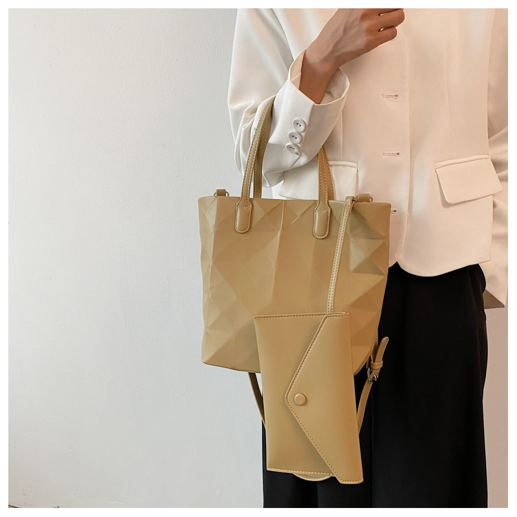 Niche design irregular largecapacity bag 2021 new trendy tote bag shoulder messenger bagpicture112