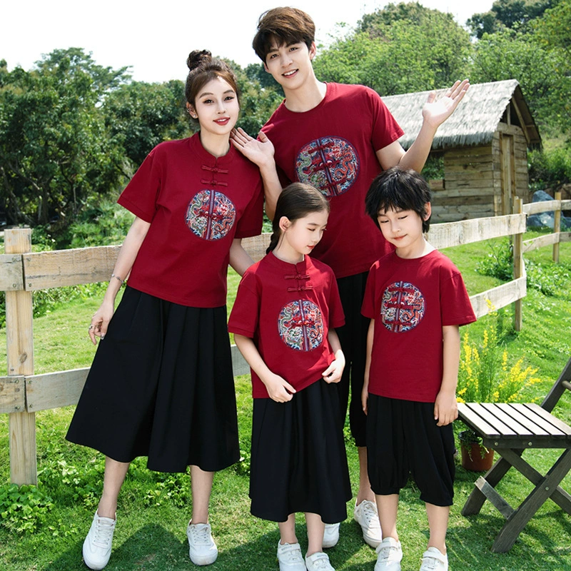 Летние наряды для родителей и детей 2026 года с воротником-стойкой, в китайском стиле, с короткими рукавами, красные комплекты для мамы и дочки в стиле Анкара, для семьи из трёх человек, модная китайская одежда Ханьфу для всей семьи.