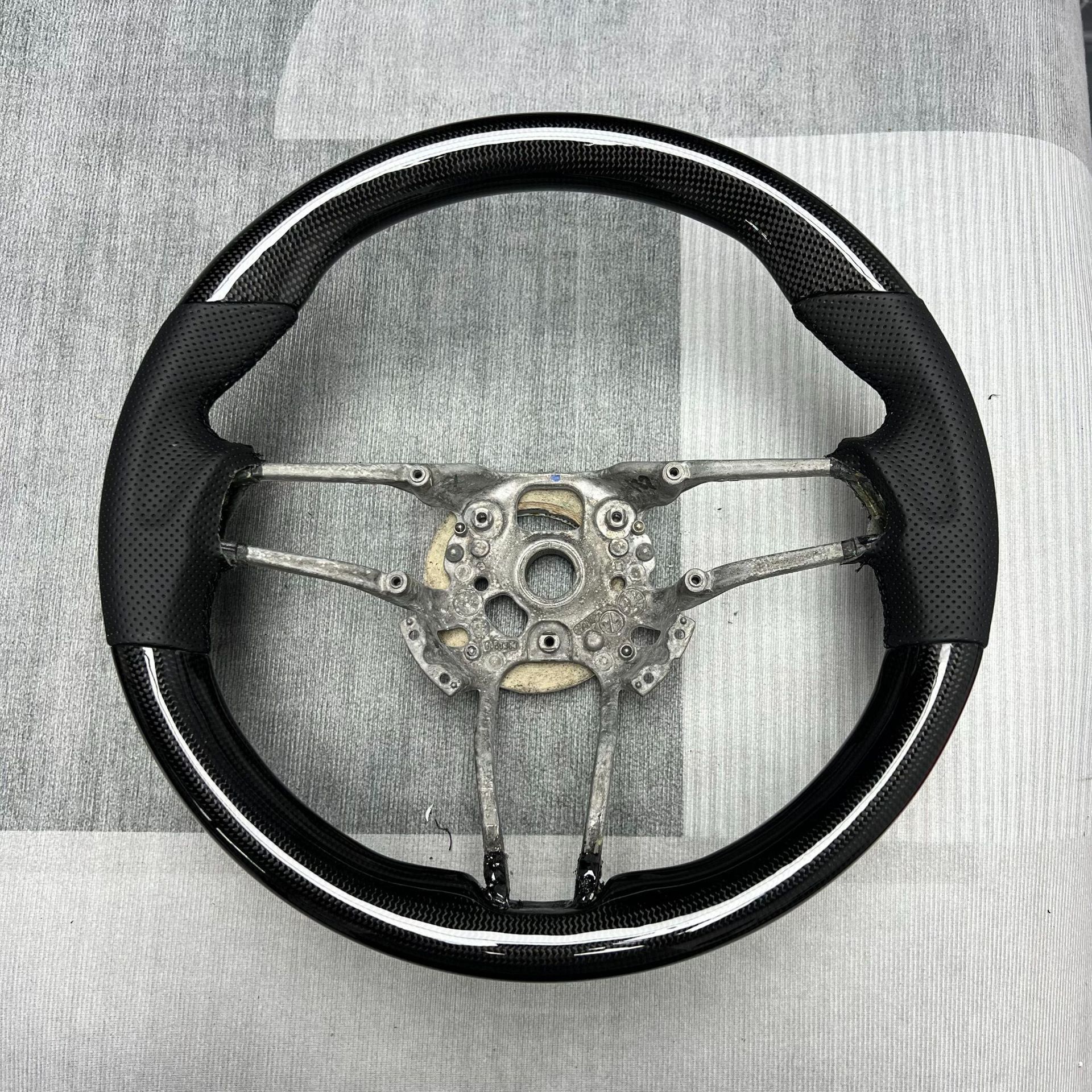 Carbon Fiber Steering Wheel Customization Suitable for Porsche Macan Cayenne Panamera Steering Wheel Processing