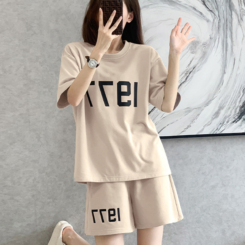 Casual Sports Style T-shirt suit Women's 2024 Summer Korean Style Fashionable Short-sleeved Top Half Pants Two-piece Set Trendy