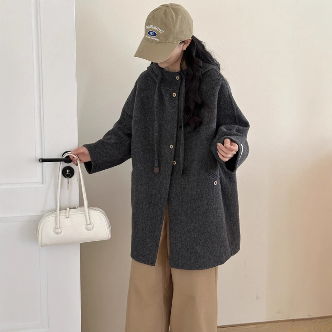 짙은 회색