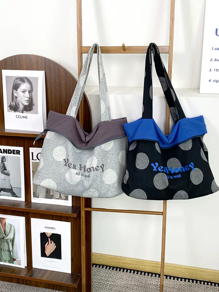 2026 Autumn/Winter New Korean-Style Gray Large Polka Dot Reversible Tote Bag Casual Versatile Zipper Closure Letter Print Shoulder Bag