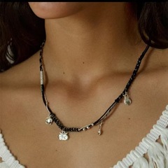 王和迪と同じスタイルの女性用レトロニッチペンダント、かわいいビーズ、インターネットセレブスタイル、ユニークなデザイン、手編みロープ鎖骨チェーン