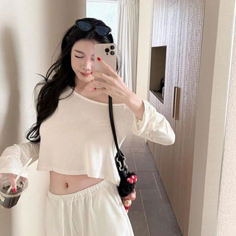 Design-Inspired Niche Style White Asymmetrical Off-Shoulder Long-Sleeve T-Shirt for Women, New Autumn Versatile One-Shoulder Crop Top Design-Inspired Niche Style White Asymmetrical Off-Shoulder Long-Sleeve T-Shirt for Women, New Autumn Versatile One-Shoulder Crop Top