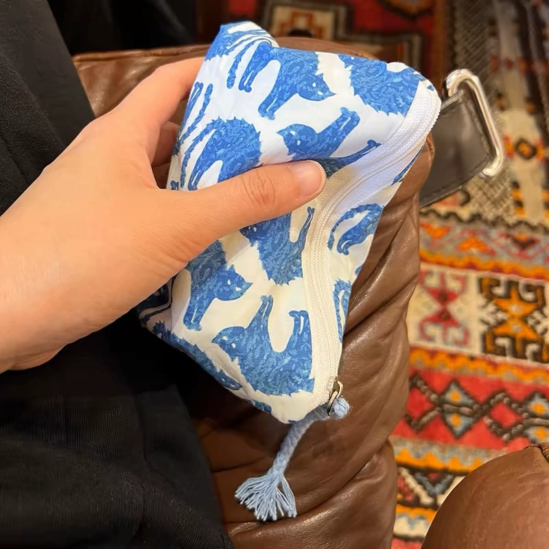 Браслет, маленькая сумочка, кошелёк, помада, сумка для хранения ключей, наушников, мягкий задник, карты, банковская карта