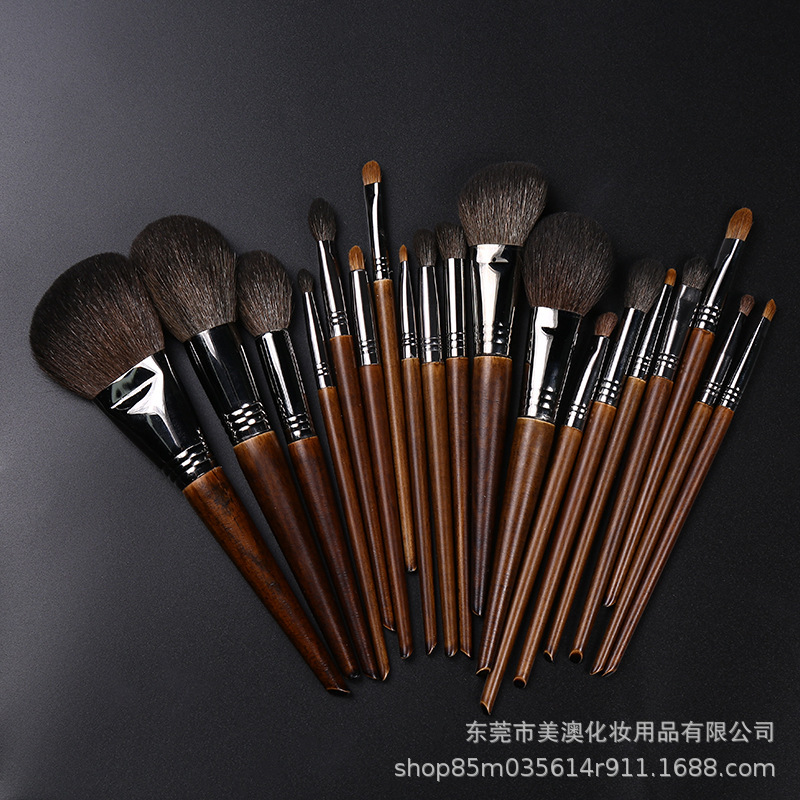 Ventas directas de la fábrica cepillo de belleza lana 24 pelo animal maquillaje cepillo traje super suave cerdas herramientas de belleza portátiles
