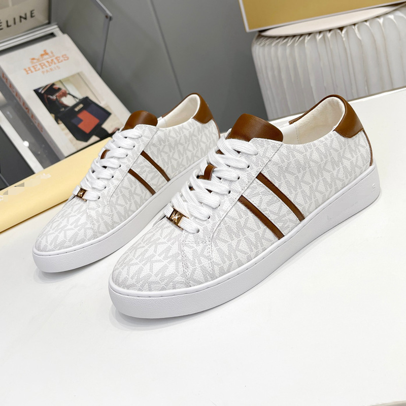 Europa y América de moda casual zapatos individuales mujeres 2025 nuevo impresión de cuero MK hebilla de metal universal pequeño cordón de zapatos blancos transfronterizos