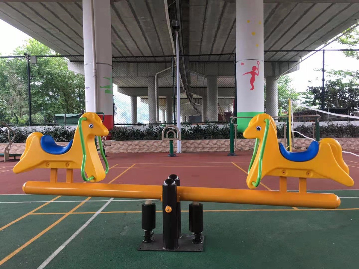 Caballo de Troya al aire libre caballo mecedora para niños individuales y dobles primavera de dibujos animados sacudiendo Yaole instalaciones de entretenimiento Balancín comunitario multifuncional