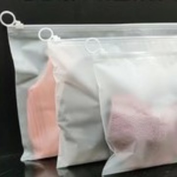 Amazon specializes in CPE frosted plastic ziplock bags, high-end pull-tab zipper bags, underwear clothing packaging bags