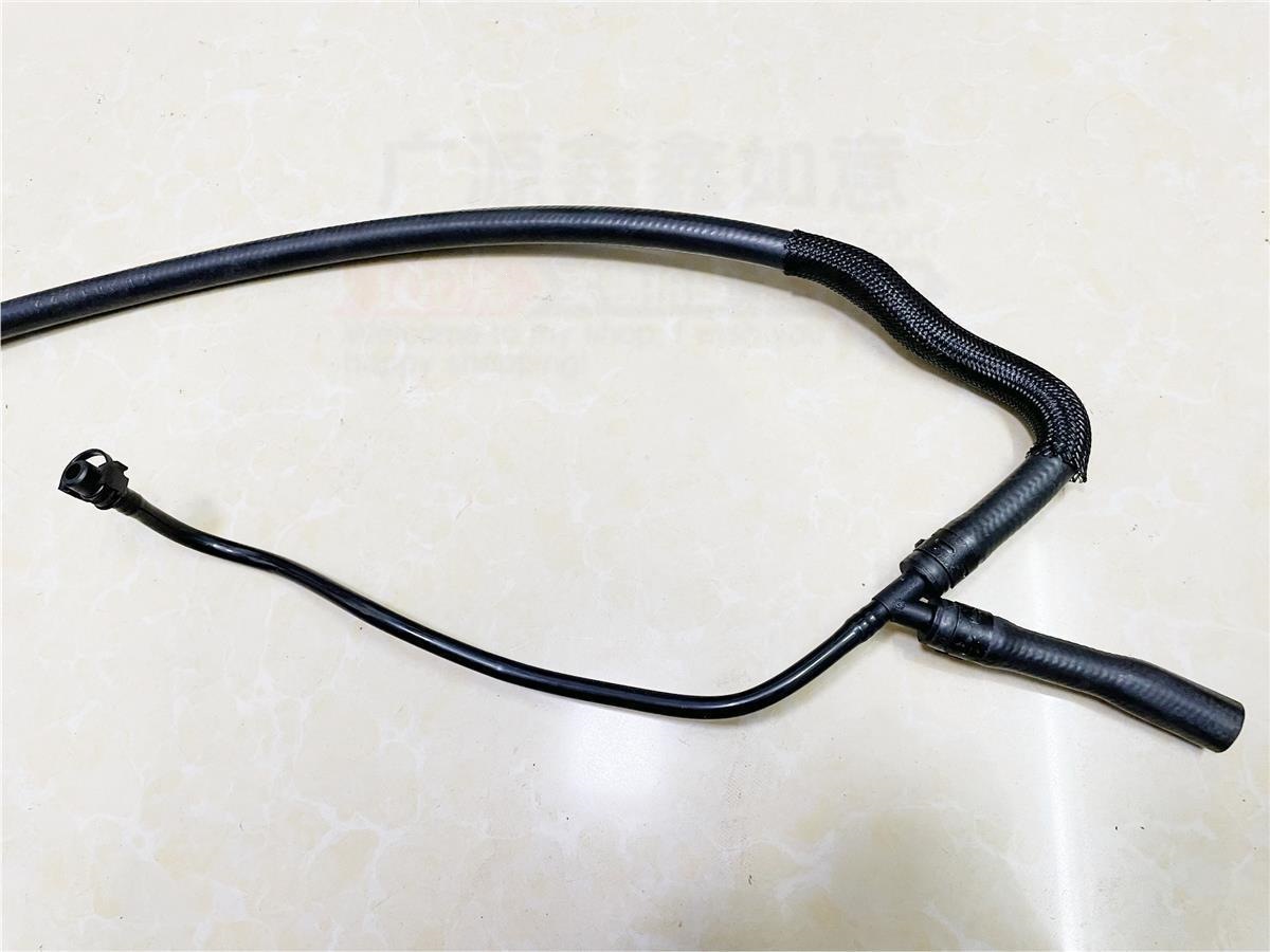 Suitable for Land Rover Discovery 4, Range Rover 3.0T, and Range Rover Executive/Sport 5.0T – coolant expansion tank hose