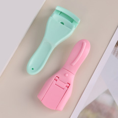 Yizhilian Eyelash Curler in Plastic Box – Sunflower Design, Mini & Portable, Beauty Tool for Wholesale