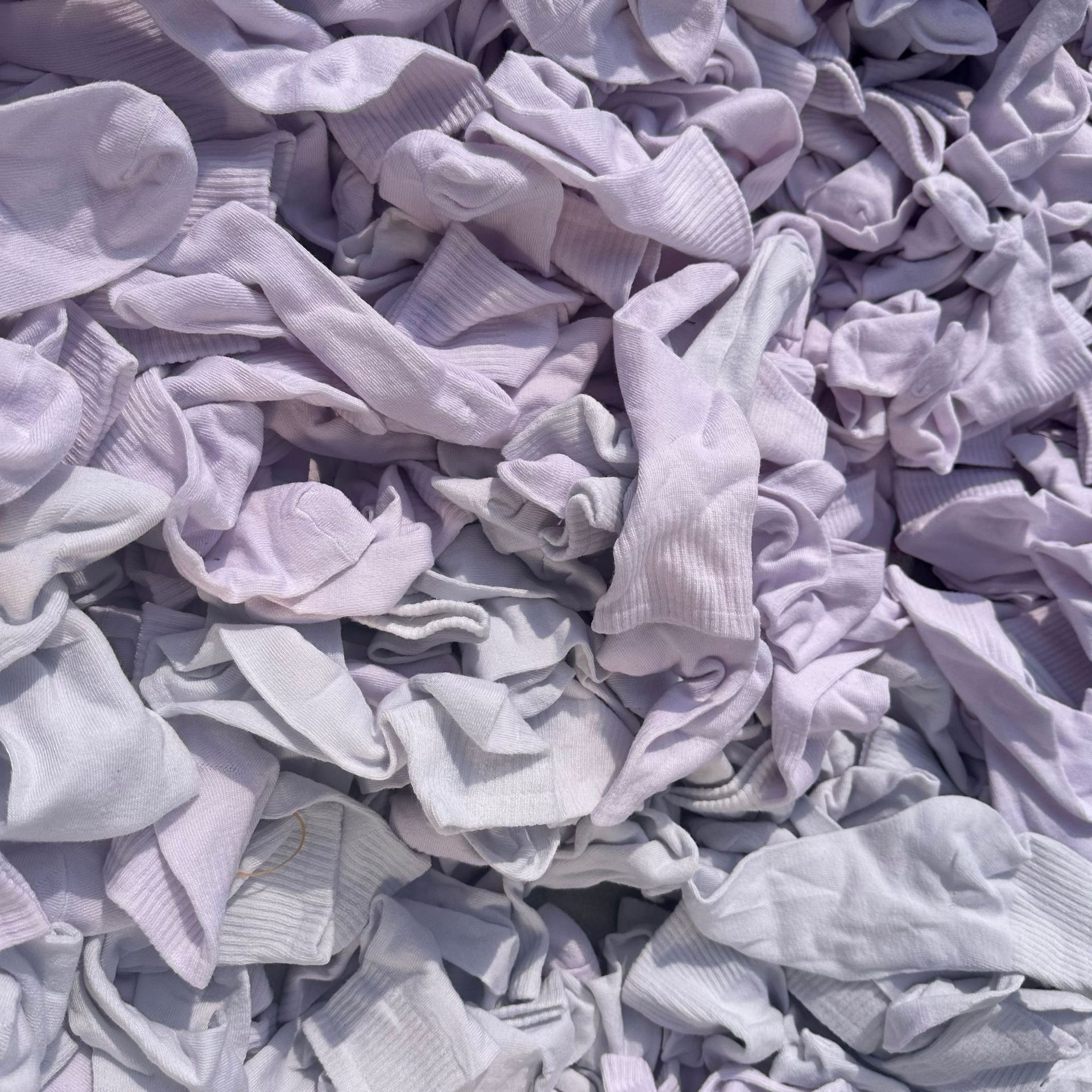 Zhuji calcetines al por mayor primavera y otoño calcetines de los hombres de la mitad de la pantorrilla color sólido simple desodorante absorbente de sudor calcetines de los hombres de la moda de la calle