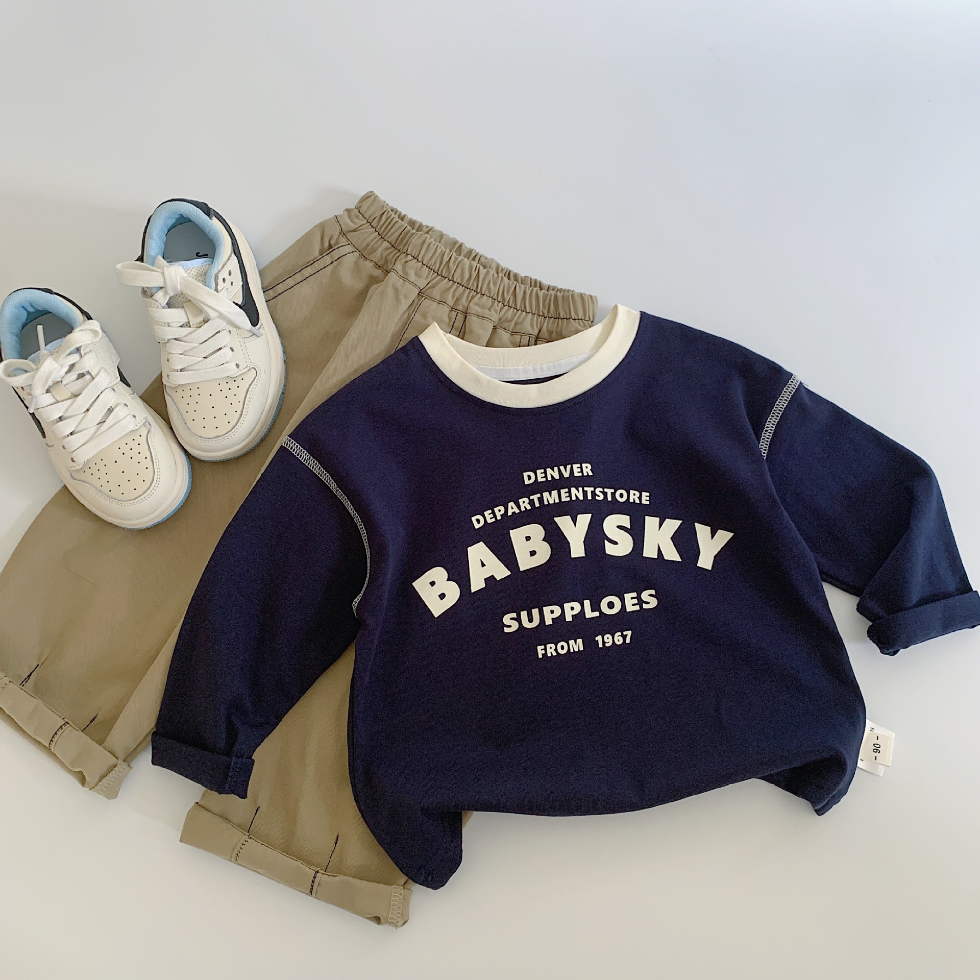 Camiseta infantil Mai Bao2025 primavera letras camiseta de base para niños niños de manga larga coreana chaqueta casual para niñas