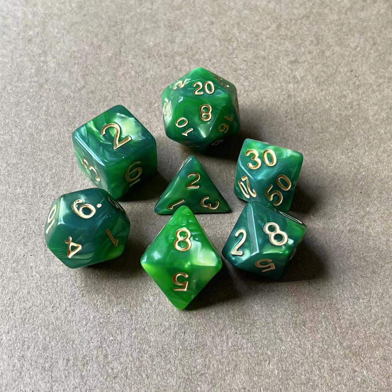 Juego de dados multicolores de dos colores, suministro transfronterizo, juego de 7 piezas, juego de tamiz digital, los dados de juego se pueden combinar