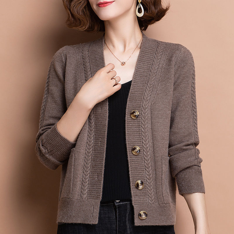 Knitted Knitwear for Women in Spring and Autum New Style Middle-Aged Mother's Knitted Cardigan Loose Large Size Jacket Short Knitted Knitwear