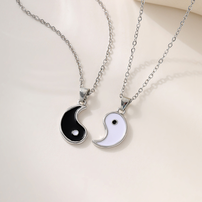 Amazon explosivo Yin Yang goteo de aceite blanco y negro Tai Chi para parejas colgante pulsera negro esmaltado blanco pino un par de pulseras transfronterizas
