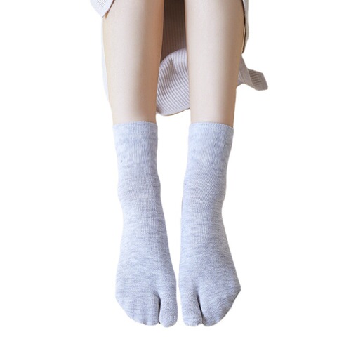 Autumn and winter heeled two-finger socks for women, colorful cotton sweat-absorbent breathable toe socks, two-finger socks, Korean style solid color sports split toe socks