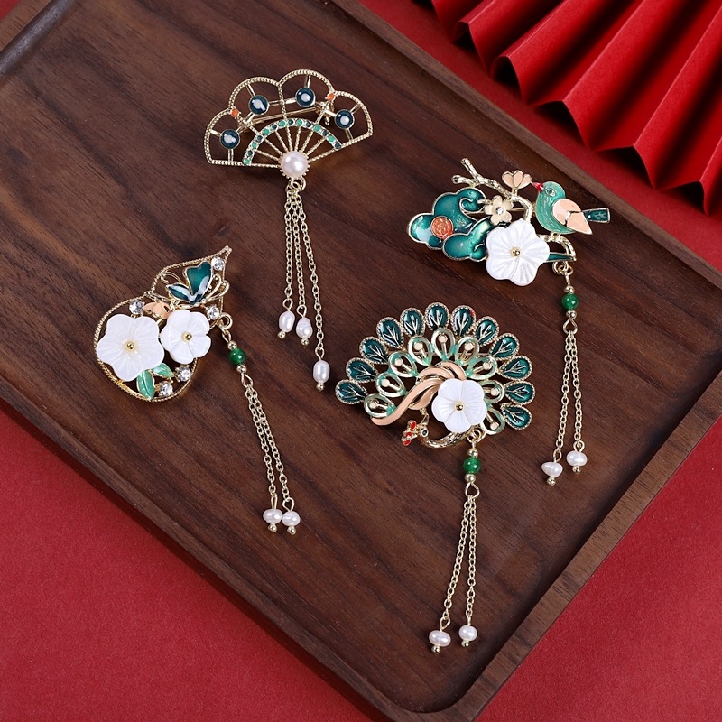 classical Chinese style Enamel Brooch shell Flower Peacock Retro court grace temperament cheongsam Accessories Sternum
