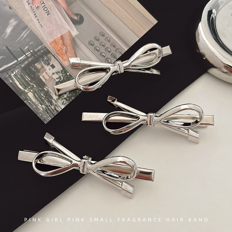 Minimalistisk silverfärgad hårklämma med rosett för kvinnor_voghion.com