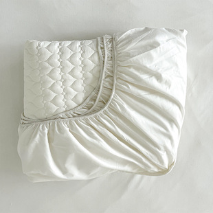 Solid Color Cotton Padded Thickened Bed Cover Quilted Love Pattern Washable Mattress Protective Cover White Non-Slip Bed Cover