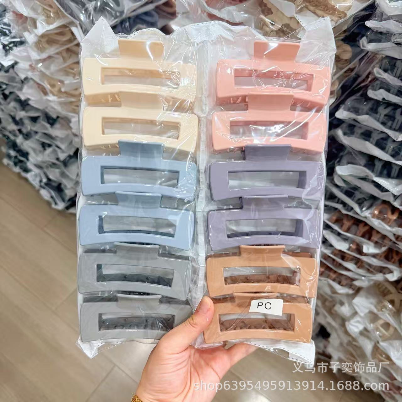 Amazon transfronteriza pintura de goma de gran tamaño clip de pelo espalda Cabeza de tiburón clip de pelo volumen multi horquilla dos yuanes accesorios para el cabello al por mayor