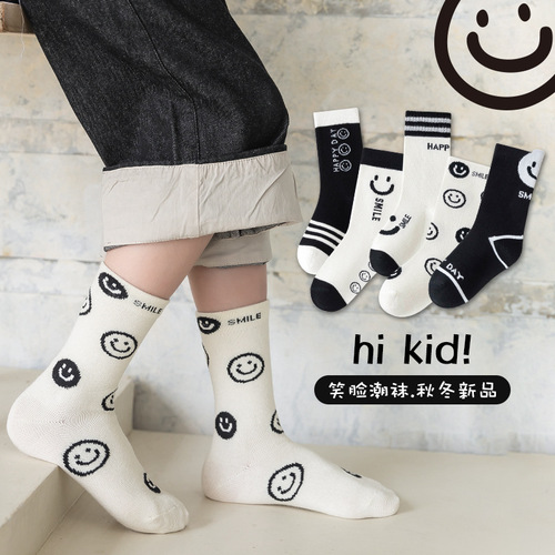Chongchong said that spring new children's socks are thin, breathable and sweat-absorbent cotton socks, mid-length socks for boys and girls, wholesale