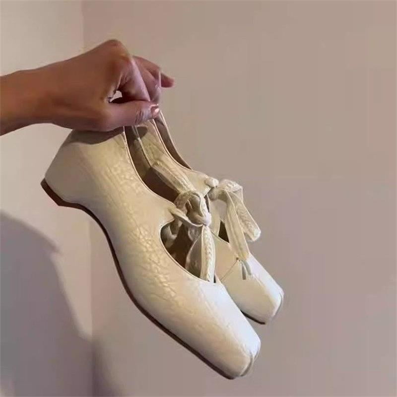 Cabeza cuadrada francesa francesa beige un cordón zapatos de ballet superficial universal negro interior aumento de altura simple zapatos de mujer