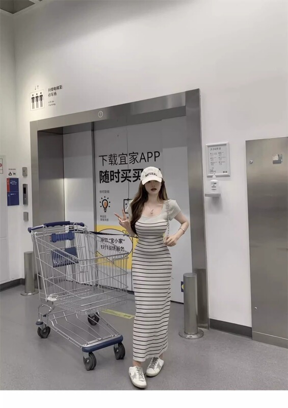 Pure Desire コントラストカラースクエアカラーストライプ半袖 Tシャツニットドレス女性の夏の新しいウエスト痩身ヒップスカート|undefined