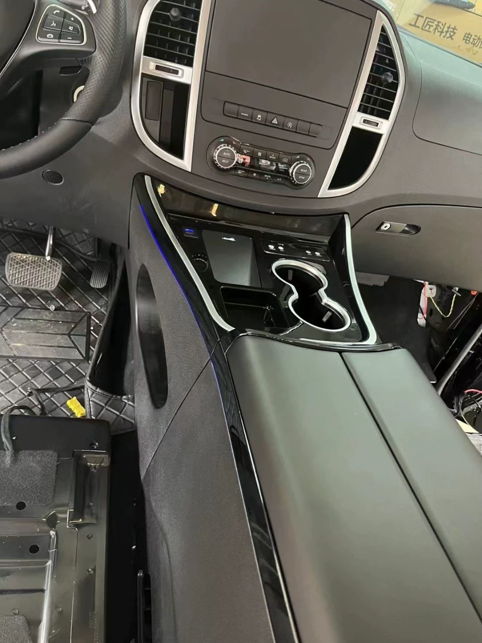 Автомобильное сиденье Mercedes-Benz Vito v250.v260 леертанк ящик