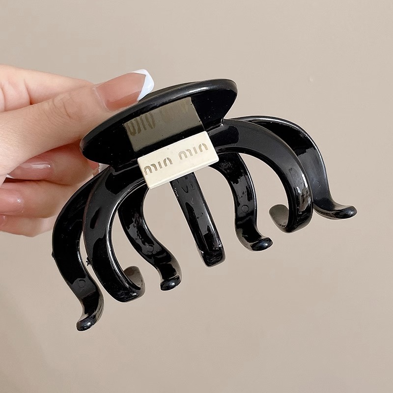 Zhao Lusi mismo estilo de clip de agarre de lazo femenino 2025 nuevo clip de tiburón grande de alta gama en la parte posterior de la cabeza horquilla