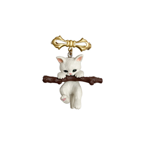 Factory direct sales cute cat brooch holding a branch, cartoon suit men's fixed decorative pin anti-exposure brooch for women
