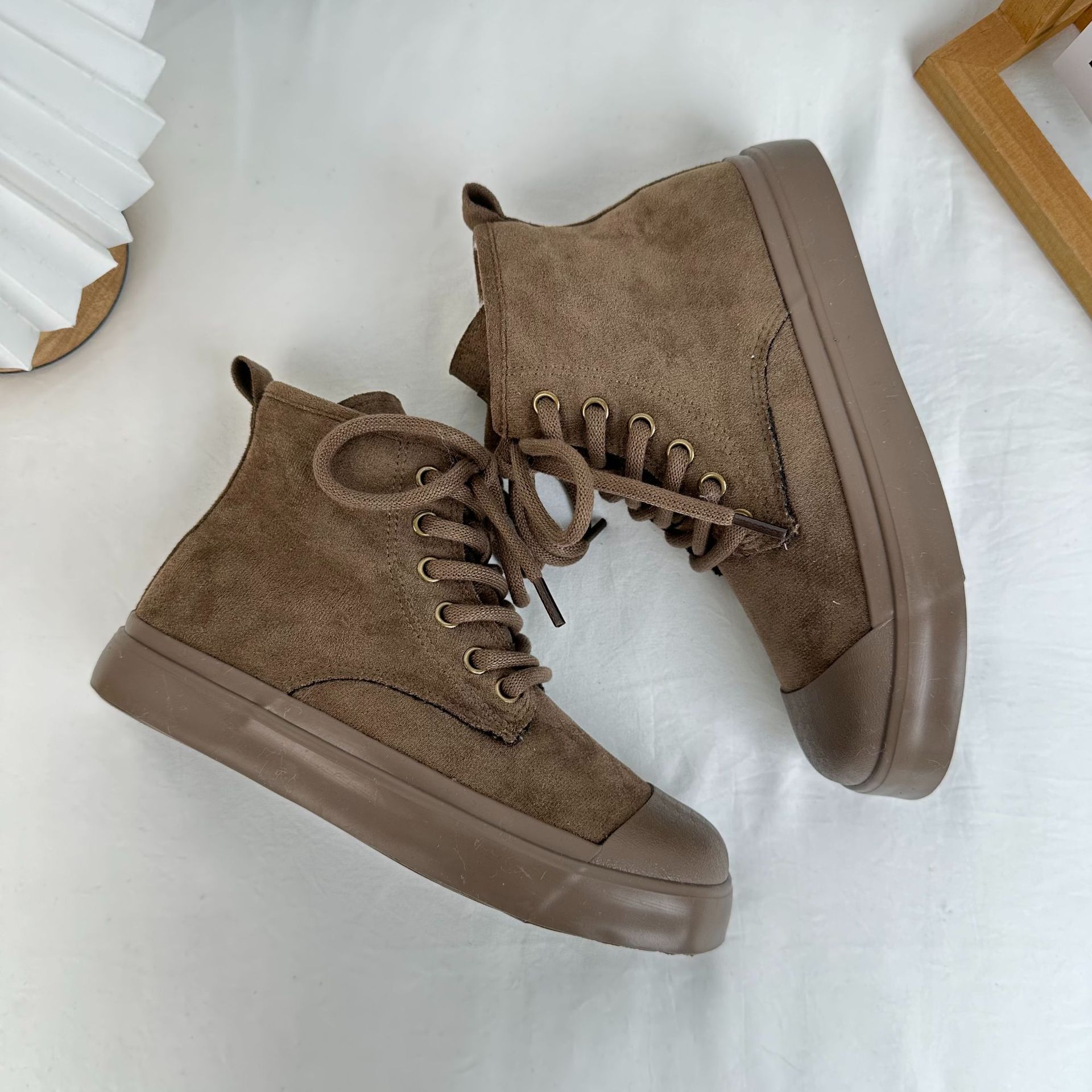 Yuanbo 2025 zapatos de algodón de invierno para mujer, zapatos de plataforma de terciopelo de alta calidad para uso exterior, versión coreana de zapatos de mujer casuales cálidos y de todo fósforo