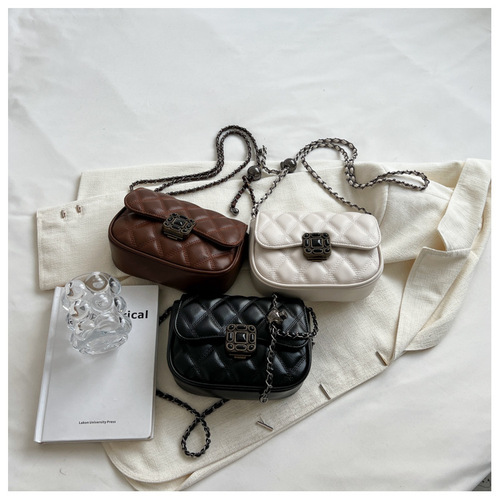 Solid-color Chanel-style embroidered thread diamond-quilted bag with a lock-and-key closure, featuring a fashionable, versatile chain strap and designed as a chic, easy-to-match shoulder bag for women.