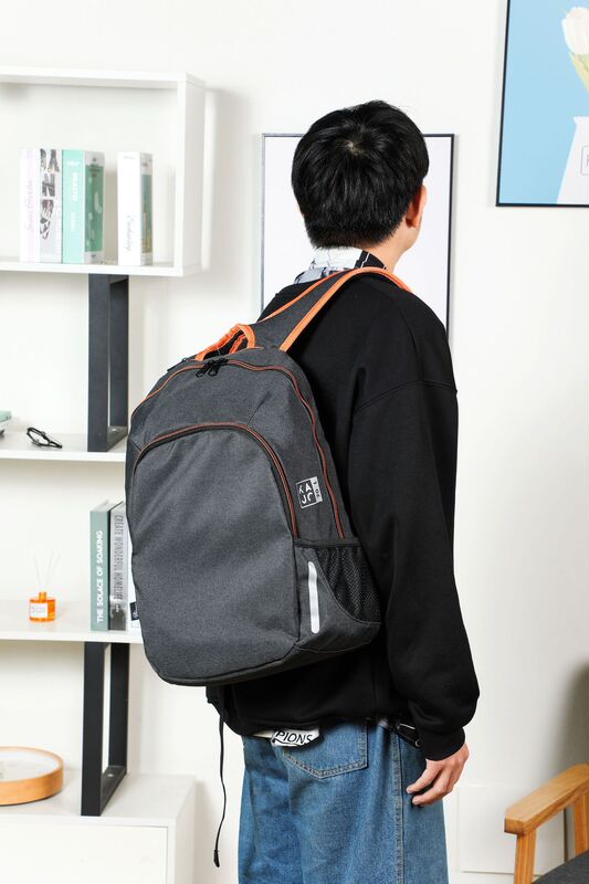男性用の軽いリュックサック男性用のリュックサック|undefined