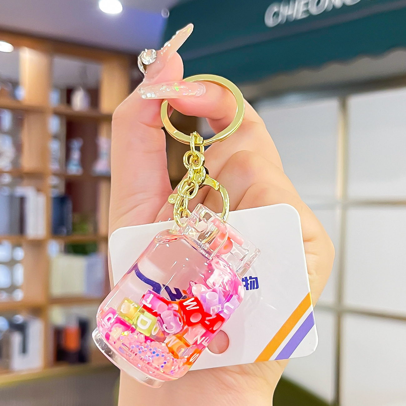 Nuevo aceite de arenas movedizas llavero lindo deriva botella de arenas movedizas colgante coche de dibujos animados llavero pequeño regalo al por mayor