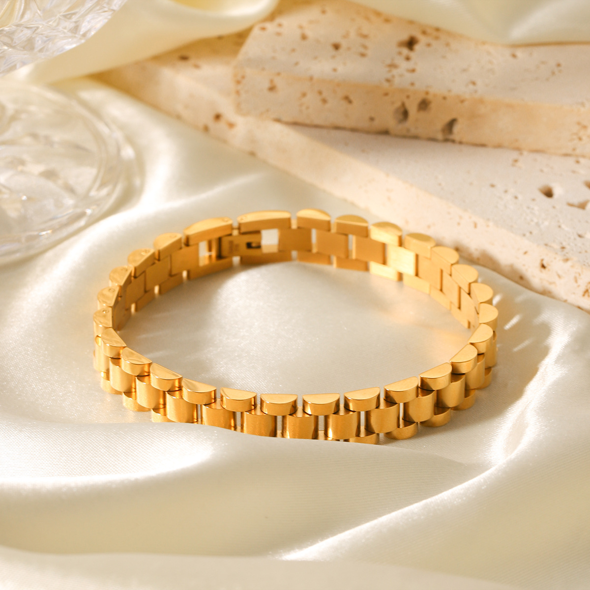 Europa y los Estados Unidos 18K oro acero inoxidable pulsera pulsera de reloj pulsera de lujo ligero nicho de alta sensación joyas de acero de titanio no decoloración joyas image 1