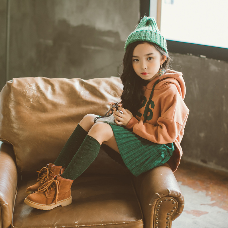 Vestido de manga larga para niñas 2023 otoño e invierno nuevo vestido de dos piezas falso vestido de moda casual para niños medianos y grandes