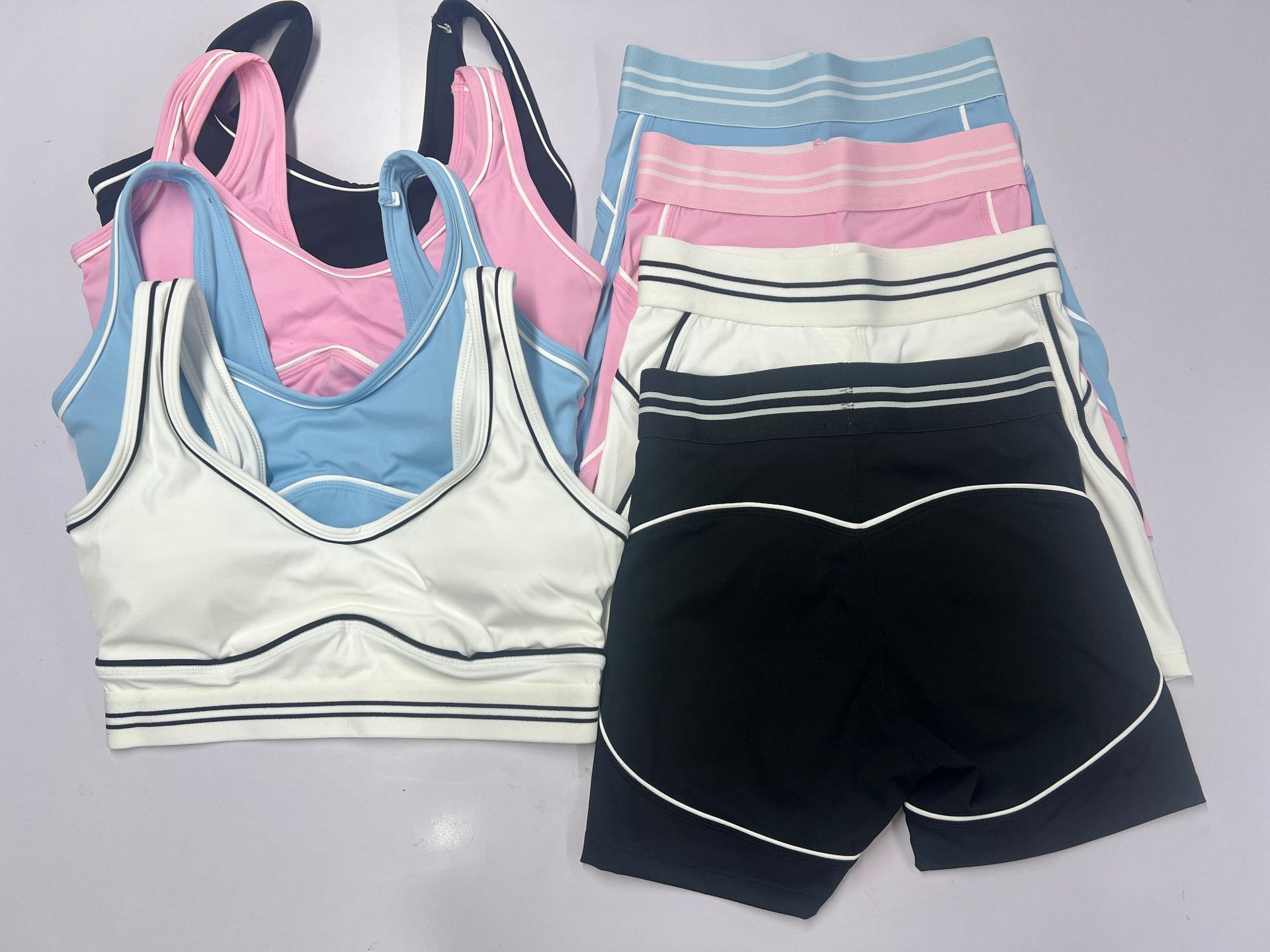 Line Blocked Nude Feel Shorts Set, U Shaped Backless Pullover, Tight Fitting, Breathable, Skin Friendly, Sports And Fitness Two Piece Set._ecoleips.com